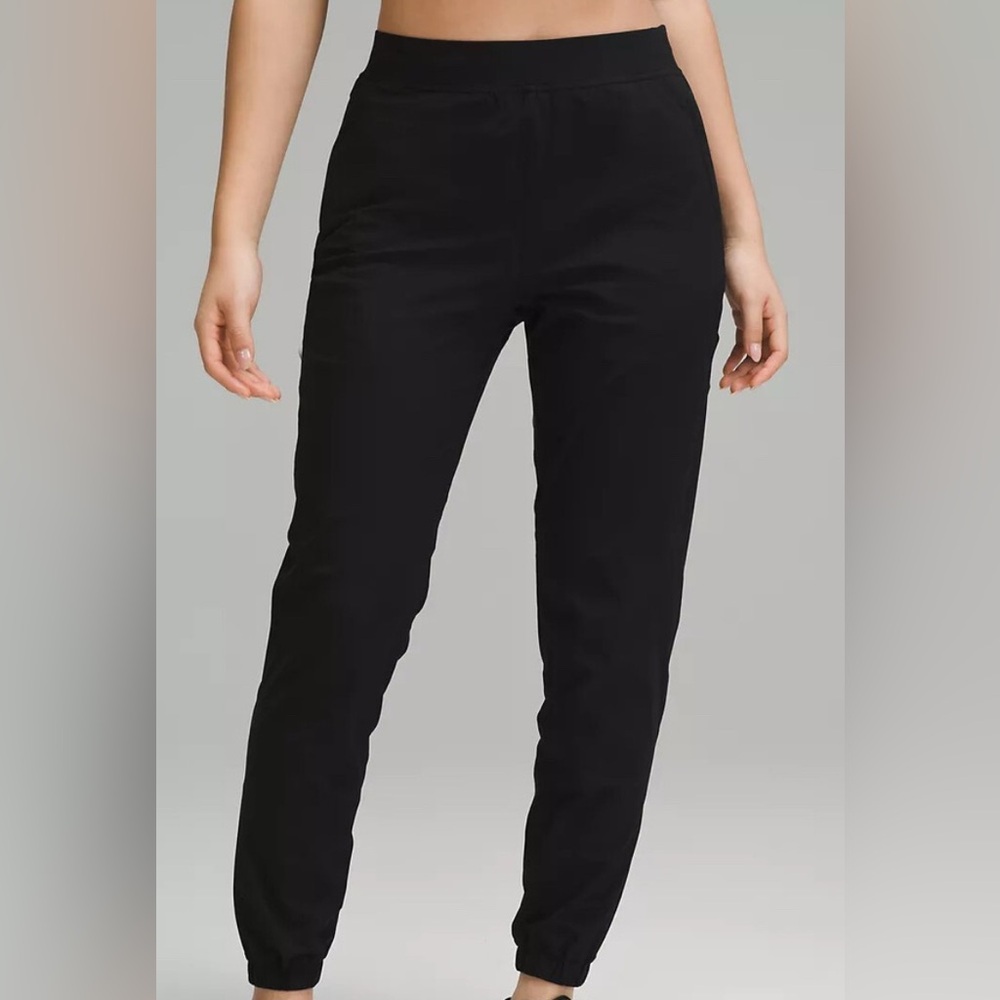 Lululemon Black Joggers Like New – Size 2
